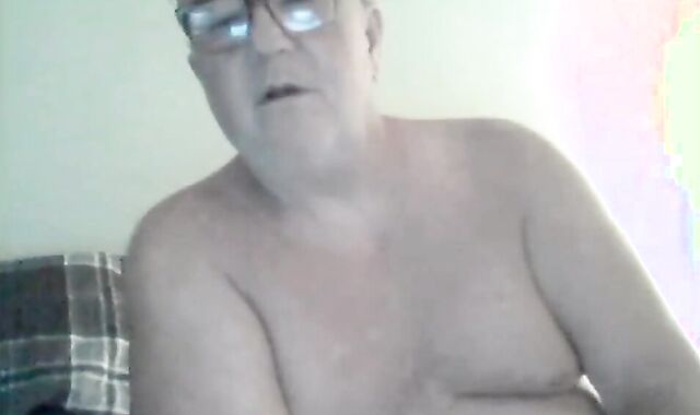 Parent Kevin Aka KCpoohbear Plays On webcam