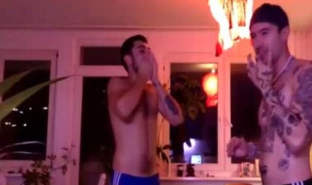 2 nubiles Rubbin' Each Other In Live