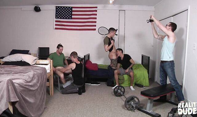 Just Us dudes - Masturbating Hook up