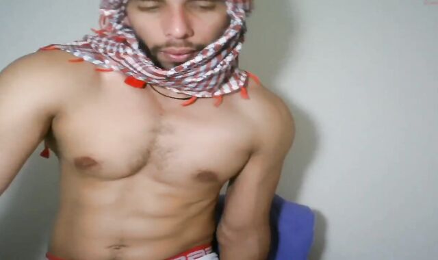 Arab chap With crazy Assplay