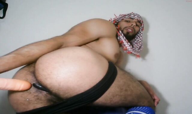 Arab chap With crazy Assplay