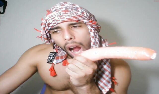 Arab chap With crazy Assplay