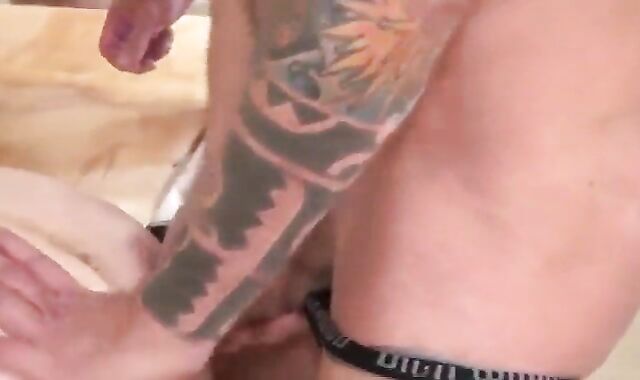 naked And harsh : gang-bang And condom-free