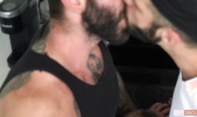 Uncle Romeo (bb threesome)