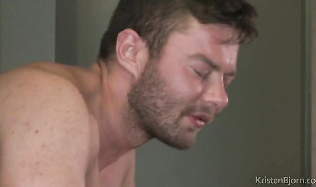 Letterio Amadeo pound Patryk Jankowski