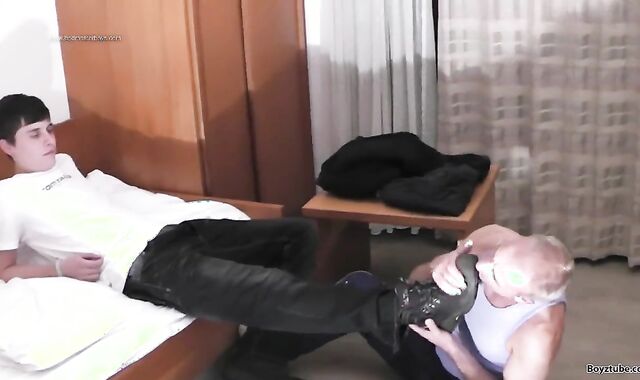 Fine taskmaster Hazel (BMB)