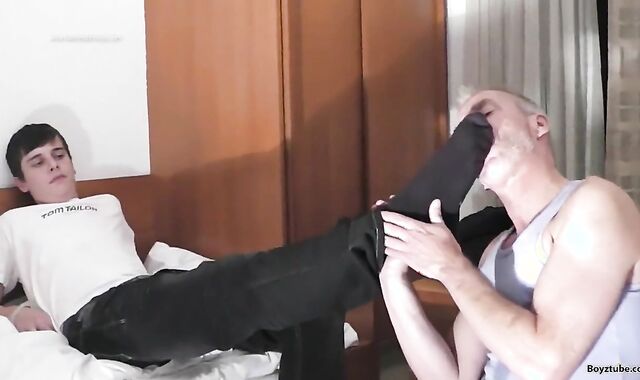 Fine taskmaster Hazel (BMB)