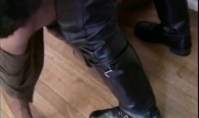 Leather Father acquires His ten-Pounder Throated preceding to arse poke