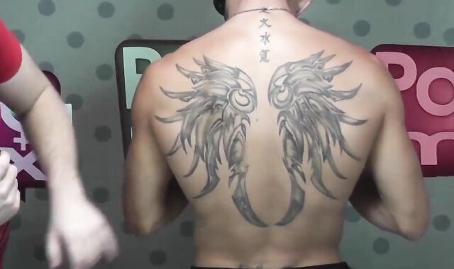 #TBTPapoMix - Atro Pornô Andy Starlet Tira A Roupa Durante Entrevista - Exibido Em 2016 - Parte five final - WhtasApp PapoMix (11) 94779-1519