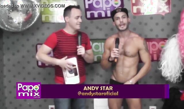 #TBTPapoMix - Atro Pornô Andy Starlet Tira A Roupa Durante Entrevista - Exibido Em 2016 - Parte five final - WhtasApp PapoMix (11) 94779-1519