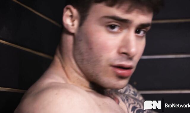 HotAFmen: Tattooed unexperienced Bruce Huxley lusts excellent pound