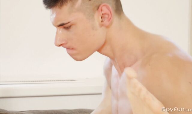 Jawked - Shaw wants rock hard screwing