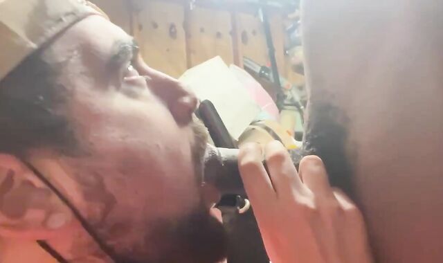 My mate pumps his flow down my facehole