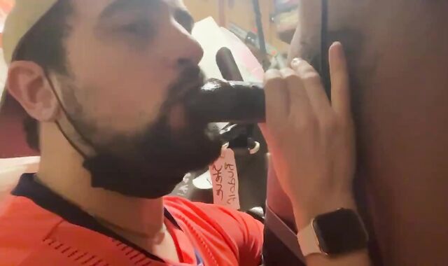 My mate pumps his flow down my facehole