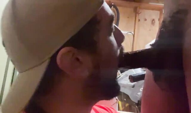 My mate pumps his flow down my facehole