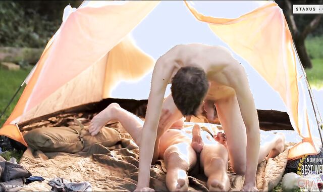 STAXUS :: Pitching Tents