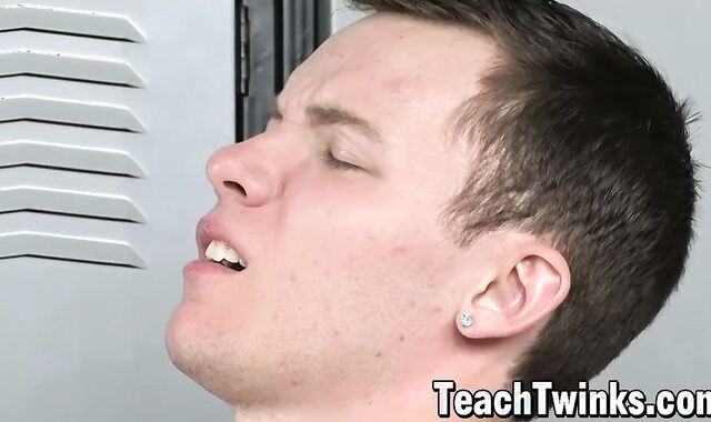 Maddox Johnson assfuck penetration plumbed by Ethan Storm and Kaiden Ertelle