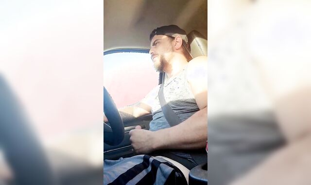 Country fellow masturbates off while driving