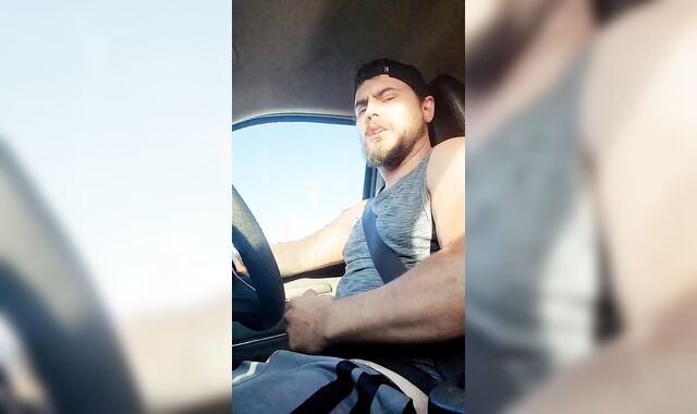 Country fellow masturbates off while driving