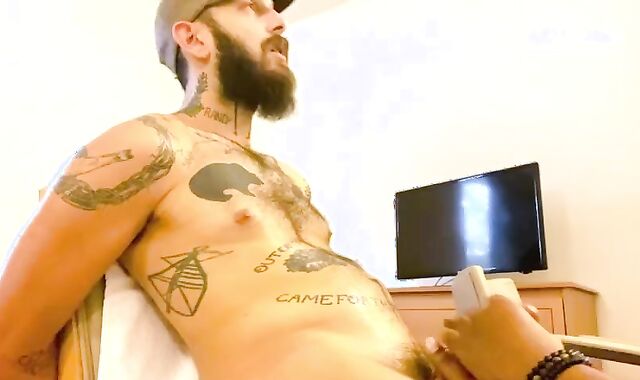 Matt Muck Gets Edged!