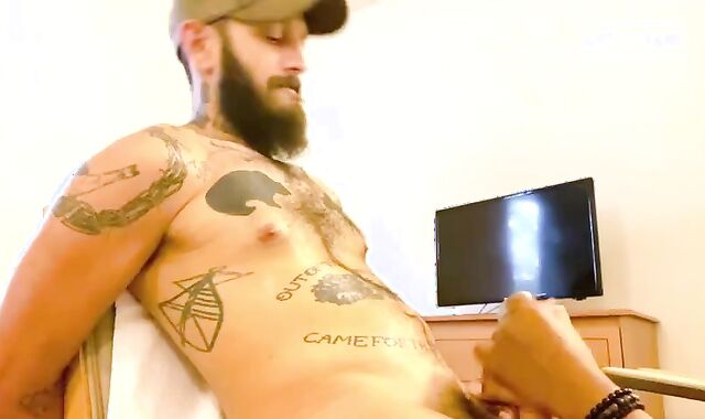 Matt Muck Gets Edged!