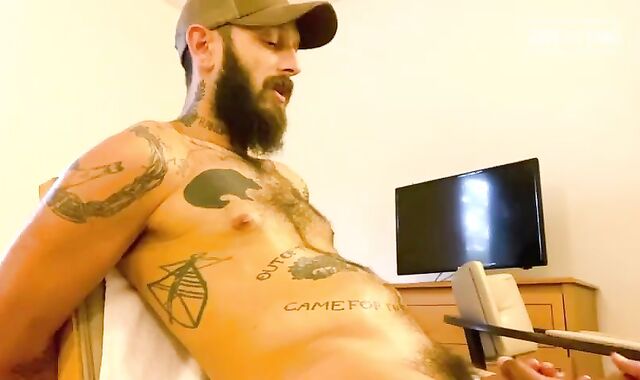 Matt Muck Gets Edged!