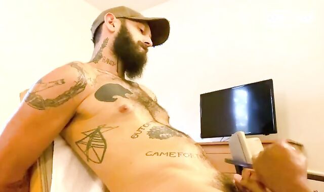 Matt Muck Gets Edged!