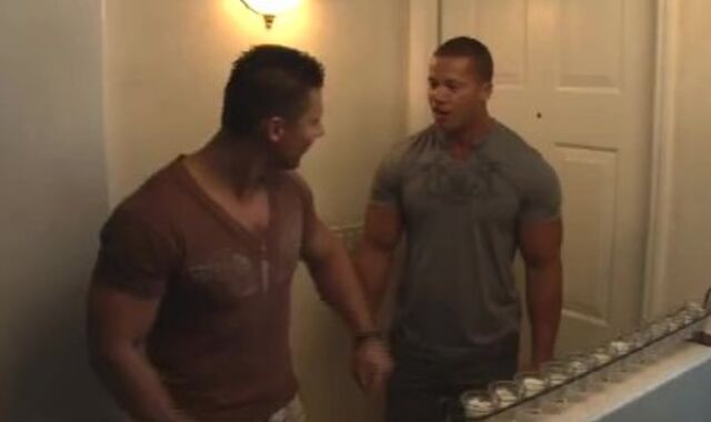 Matthew Rush & Robert truck Damme - bodybuilders pummeling