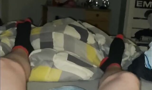 Dousing my pull up then kneading it until i jism