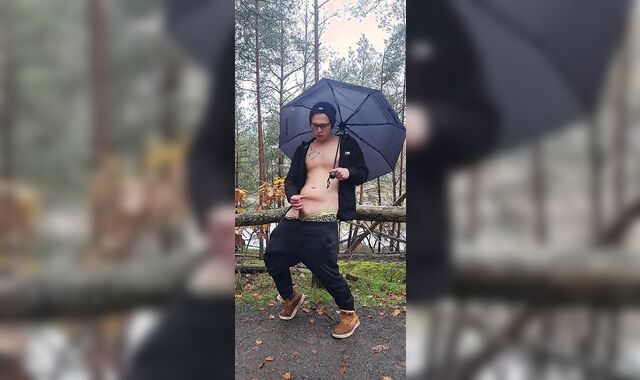 Ich habe mir im wald bei regen ein runter geholt