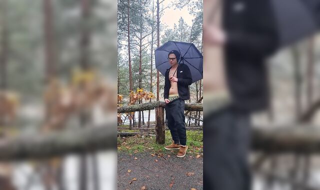 Ich habe mir im wald bei regen ein runter geholt