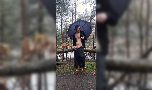 Ich habe mir im wald bei regen ein runter geholt