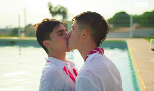 STX INTERNATIONAL COLLEGE SEASON 2 : THE POOL GIG