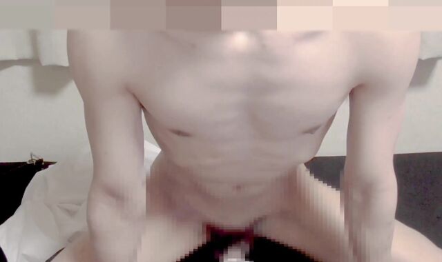 Great hunky who takes off his suit and keeps wiggling his thighs to Onahoru choky and climaxing.