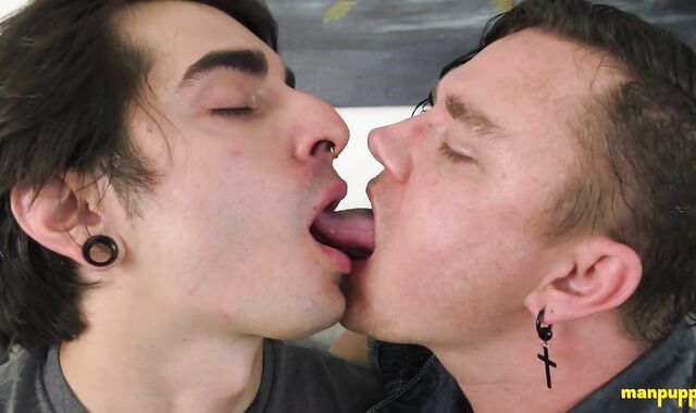 ManPuppy.com - Fag Leo Blue tongue kissing