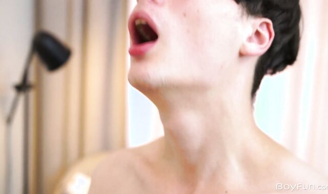 BoyFun: Blond hair Elio Pjatteryd love glove-free-for-all jism geyser outdoors HD