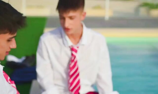 Young lad sucking man-meat vid