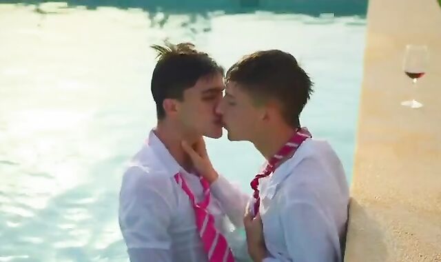 Young lad sucking man-meat vid