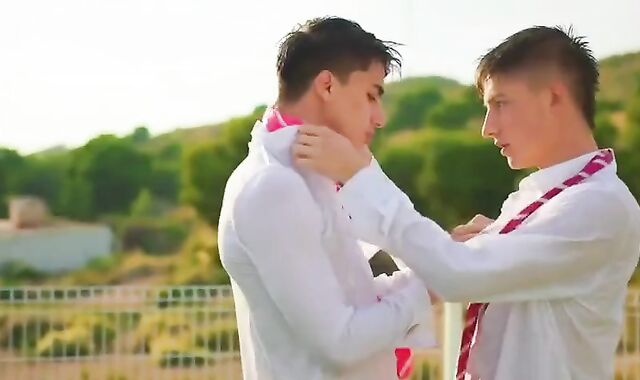 Young lad sucking man-meat vid