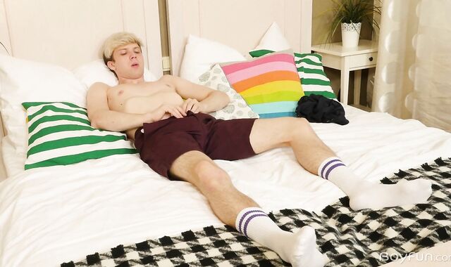 BoyFun: In shorts cravings rock-hard ripping up