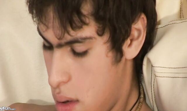 BoyFun - Latino Frank in jeans cash-shot indoor