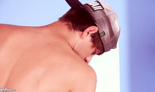 BoyFun: Robby Kream helps with pulverizing