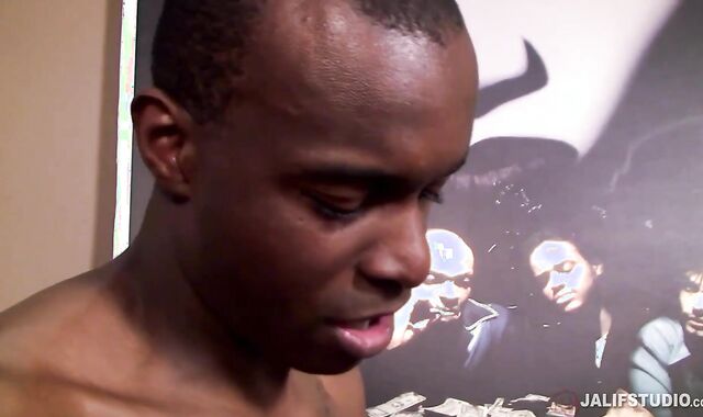 JalifStudio: Muscled Justyn Blade group bang-out video