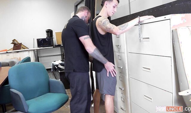 Young Perps: Thief Sean Duran rough nailing in the backroom