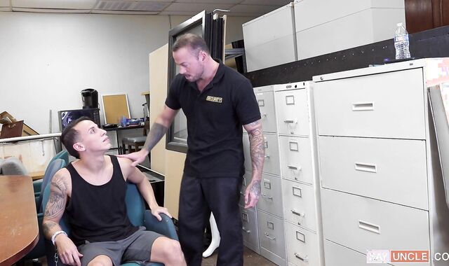 Young Perps: Thief Sean Duran rough nailing in the backroom