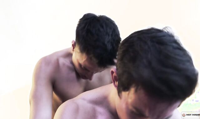 HotHouse.com: Isaac Parker in the swimsuit gargle