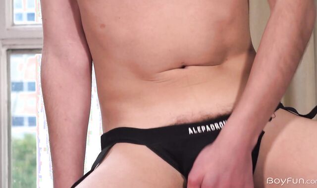 BoyFun: Solo Derek Nagy latino in underwear milking