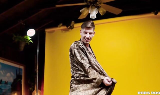 Rodsroom - Jordan Starr boinking piercing homo Dalton Riley