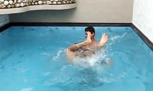 BangBangBoys - Muscled inked first-timer blowing knob outdoors