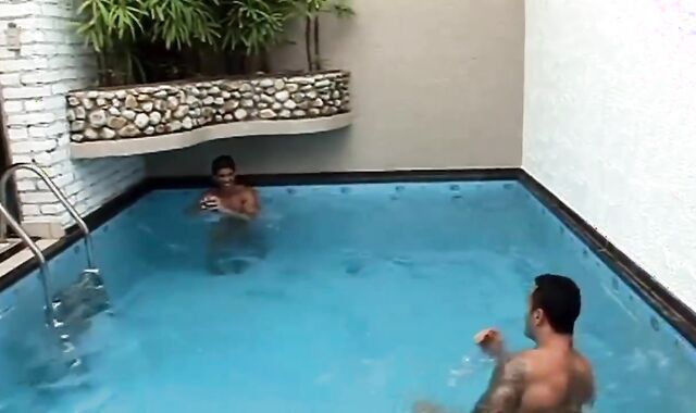 BangBangBoys - Muscled inked first-timer blowing knob outdoors